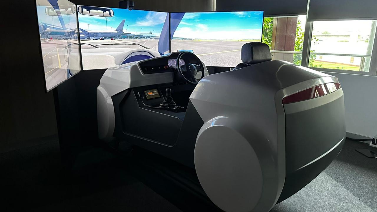 Airport airside driving simulator