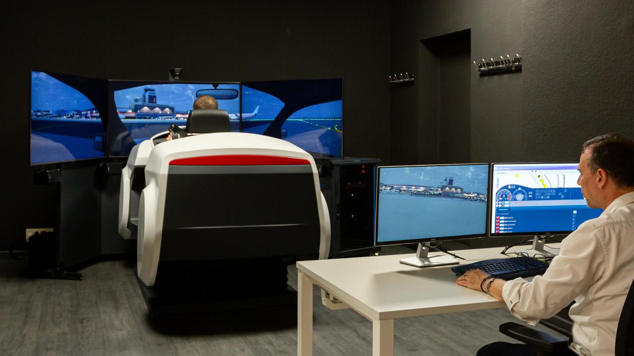 Airport airside training simulator