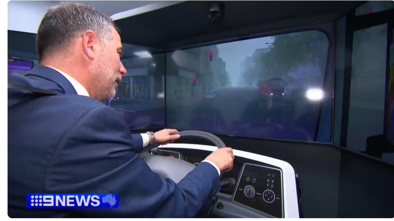  Minister besucht Fahrsimulator der Feuerwehr NSW