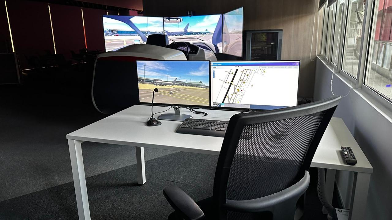 Lander airport airside simulator