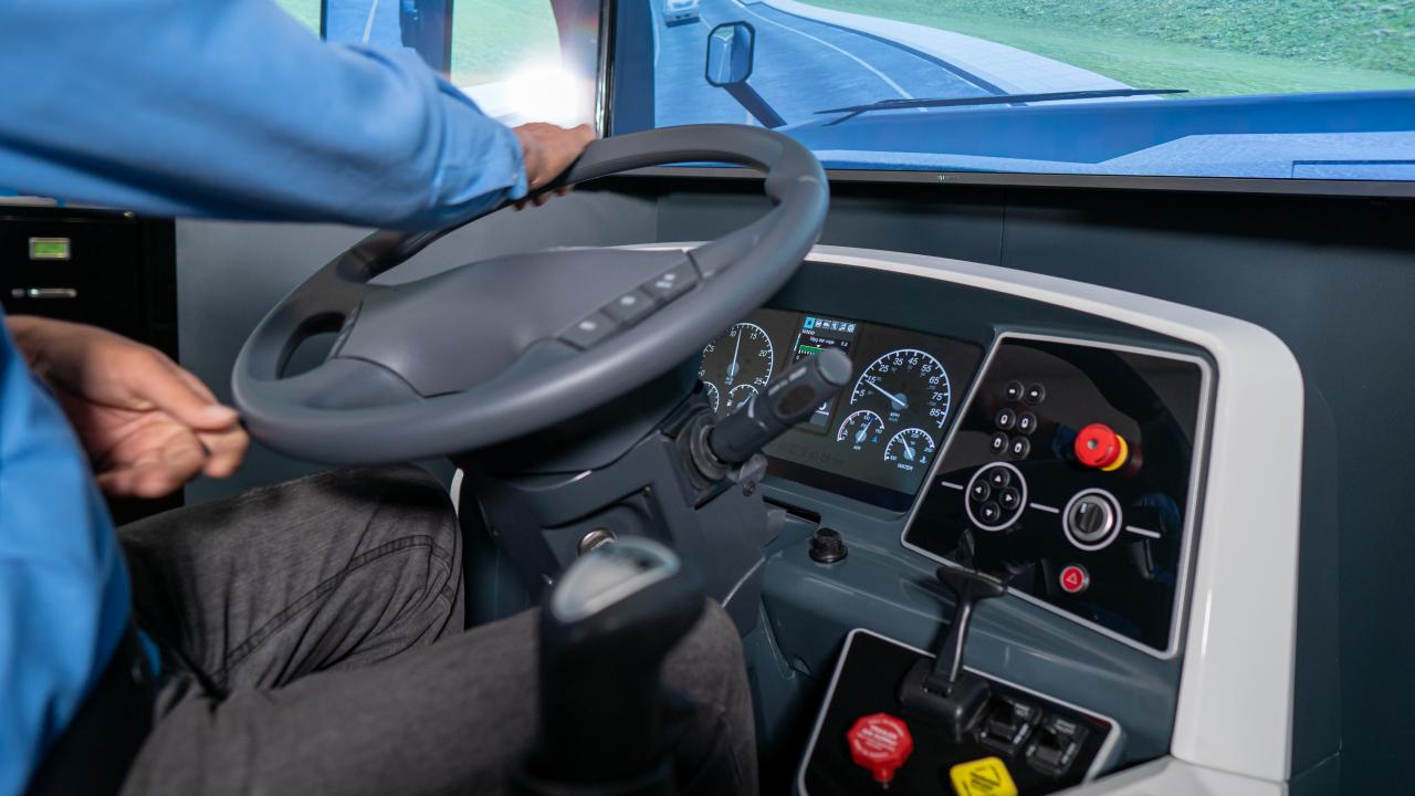 Heavy vehicle driving simulator