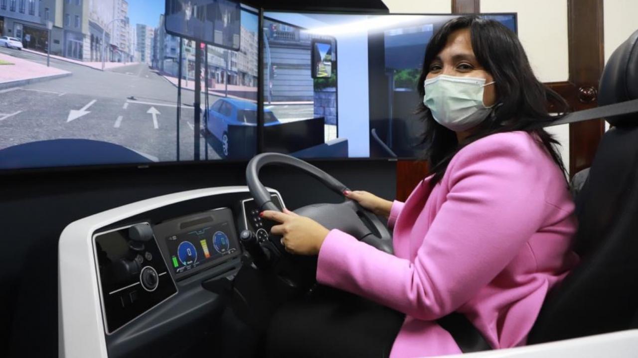 Heavy vehicle driving simulator