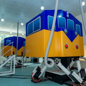 Lander liefert ein neues Ausbildungszentrum mit Triebfahrzeugsimulator an Bangladesch