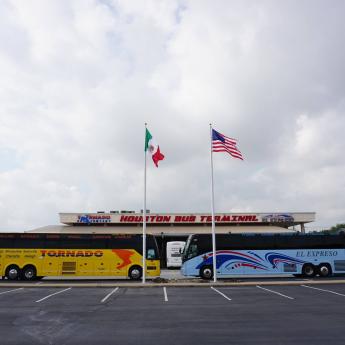 LANDER enters the USA with Tornado Bus Company