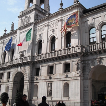 Analyse des menschlichen Verhaltens mithilfe von Motorrad-Simulatoren in Italien