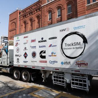 The ANTP of Mexico unveils its truck simulator in a mobile classroom